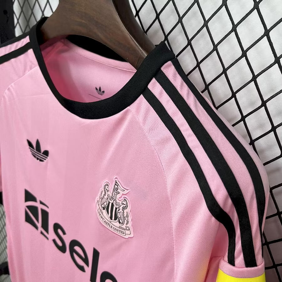 Newcastle maillot rose 2026 2027